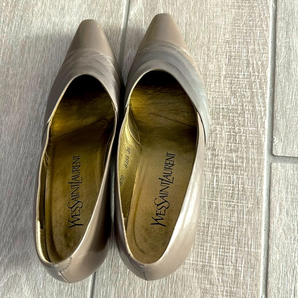 Barely use YvesSaintLaurent, purchase in Japan. - Picture 1 of 4